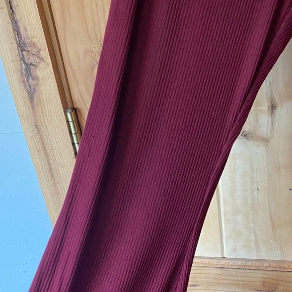 🔥5 for $16🔥No Boundaries Women’s Burgundy Flared Pants/Leggings - Picture 4 of 9